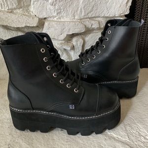 T.U.K. mid-high black platform boots size unisex 6 (women’s size 8)